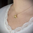Kjede med blomst og perle 14K gullbelagt  thumbnail
